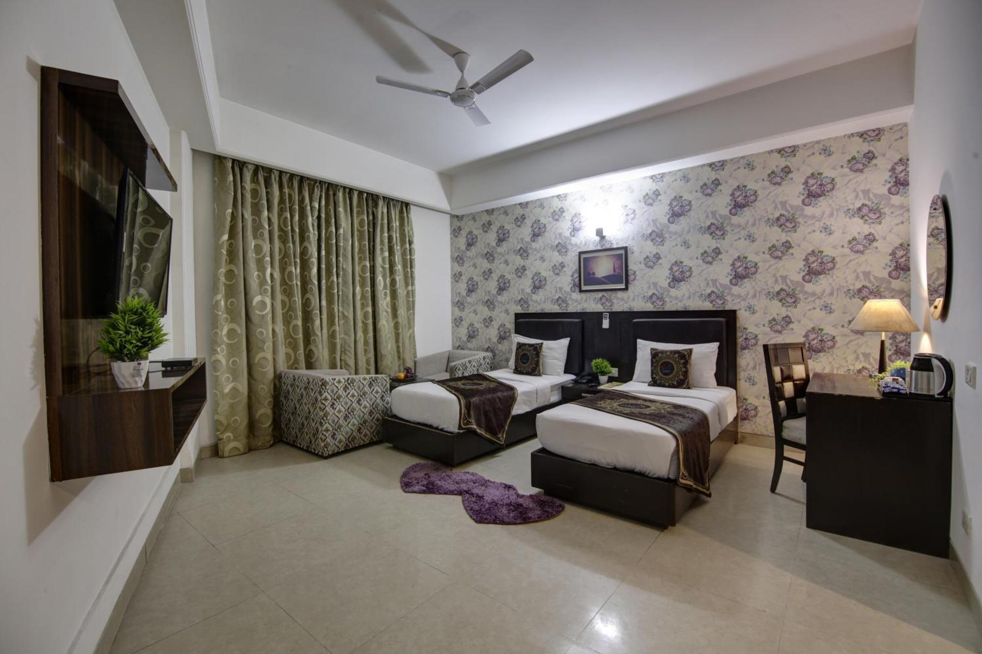 Hotel Venus Plaza New Delhi Buitenkant foto