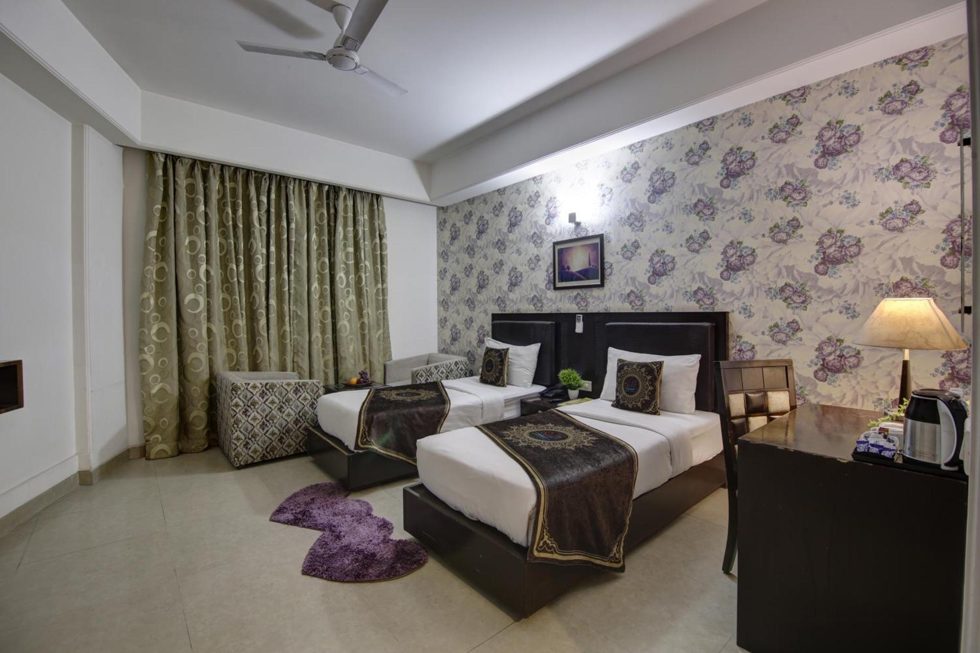 Hotel Venus Plaza New Delhi Buitenkant foto