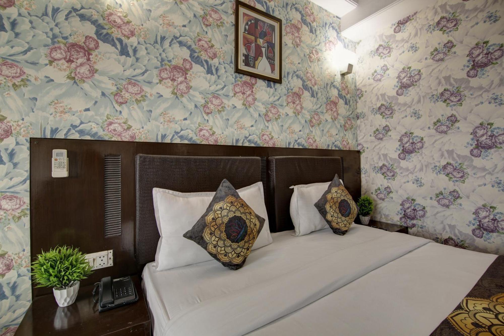 Hotel Venus Plaza New Delhi Buitenkant foto